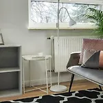 Bezagenta Mozart7 Modern Studio Easy Access To City