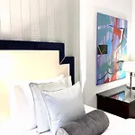 Luxury Suites & Apartments Mondrian Market Square II