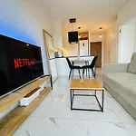 Nova Ochota Prestige Apartment With Private Parking