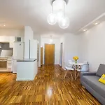 Apartment Powisle With Garage