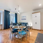 Old Town Eclectic Apartment For 6 People