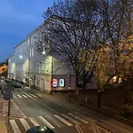 Elegant Apartment - City Center, Near Old Town