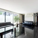 Apartment Powisle With Garage