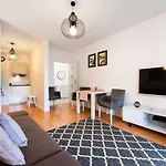 Metro Kondratowicza Velvet Apartment