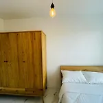 Nova Ochota Prestige Apartment With Private Parking