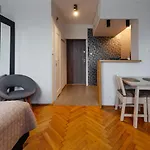 Kwiatowa Warsaw Apartment
