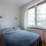 Orla 6 Prywatne Mieszkanie Z Oddzielna Sypialnia I Balkonem 300 Od Metra Ratusz Samodzielne Zameldowanie! Self Check-In System!