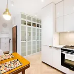 Eko Park Abdank White Apartment