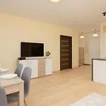 Praga Family Apartment With Parking By Noclegi Renters