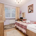 Wlochy Family Apartment By The Airport By Renters