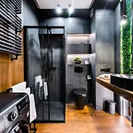 New Praga Ladies\' & Gentlemen\'S Apartments
