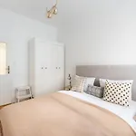 Solec Mystical Riverside Apartment