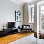 Solec Mystical Riverside Apartment