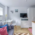 M&R Apartament Smart&Bright Batorego 16, Netflix, Free Wifi, Metro I Park Pole Mokotowskie, Stodola, Self Check-In, 5 Minut Od Centrum