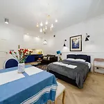 Apartament Zurawia Street