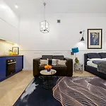 Apartament Zurawia Street