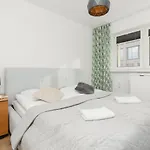 Ochota Spacious Apartment With Parking By Noclegi Renters