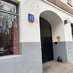 Labo Apartment Wspolna