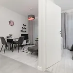 Elegant Apartment With Balcony & Bathtub Warsaw Wola By Noclegi Renters