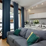 Modern Apartment Near Hilton