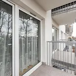 Metro Mlynow Silver Apartment