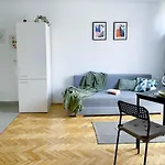 Halby Apartment Chlodna 15