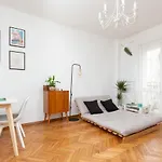Metro Szwedzka Beautiful Apartment Praga By Renters