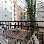 Metro Szwedzka Beautiful Apartment Praga By Renters