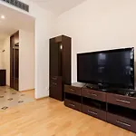 Wilanow Violet Apartment