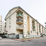 Wola Park Lovely Apartment - Near Metro