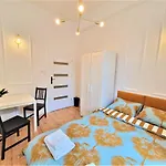 J&W Apartments Swietojanska Rooms