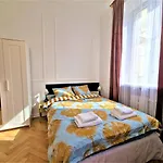 J&W Apartments Swietojanska Rooms