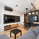Zoliborz Obsidian Apartment