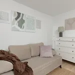 Metro Bemowo Apartment By Noclegi Renters