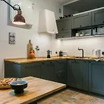 Modernist Suite In The Old Town