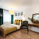 Nowy Swiat Modern Vintage Apartment