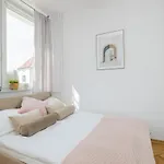 Shortstaypoland Niecala