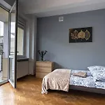 Krucza 17, Centrum