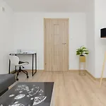 Cozy Apartment In The City Center Mazowiecka By Noclegi Renters