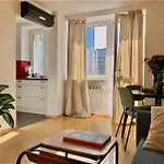 Oomph Warsaw Downtown Apartments