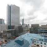 Ecru Spacious Modern Apartment With City Skyline View Wwa13