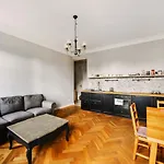 Designer Flat In The Heart Of Old Town