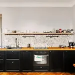 Designer Flat In The Heart Of Old Town