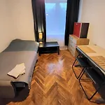Apartment Near Metro Rondo Daszynskiego