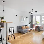 ★Bright Apartment With Positive Vibes★