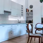 Grand Theatre Premium Apartment. Super Central.