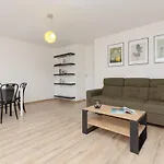 Old Town Spacious Apartment Bonifraterska By Renters