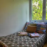 Spacious Retro Flat Close To National Stadium