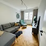 Warsaw Sadyba Premium Apartment By B2