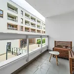 Kolska Grey Apartment
